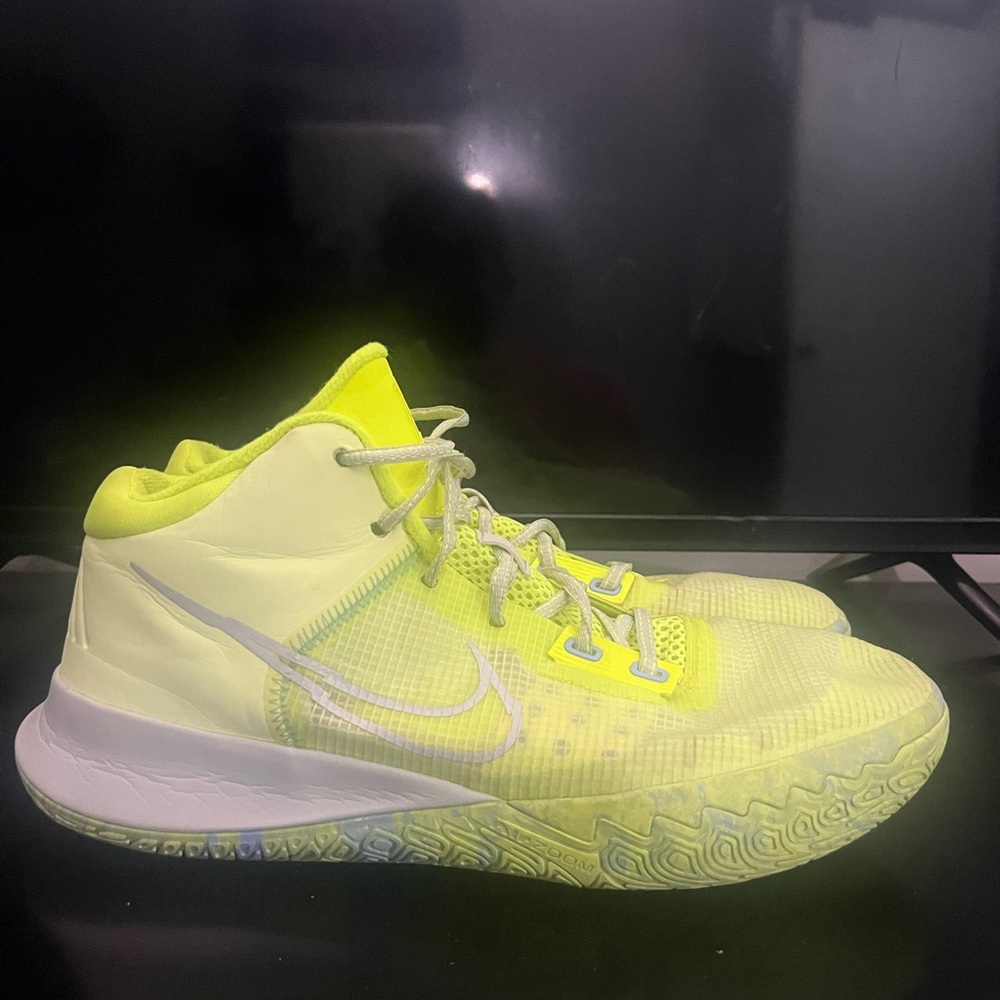 Kyrie flytrap high size 12